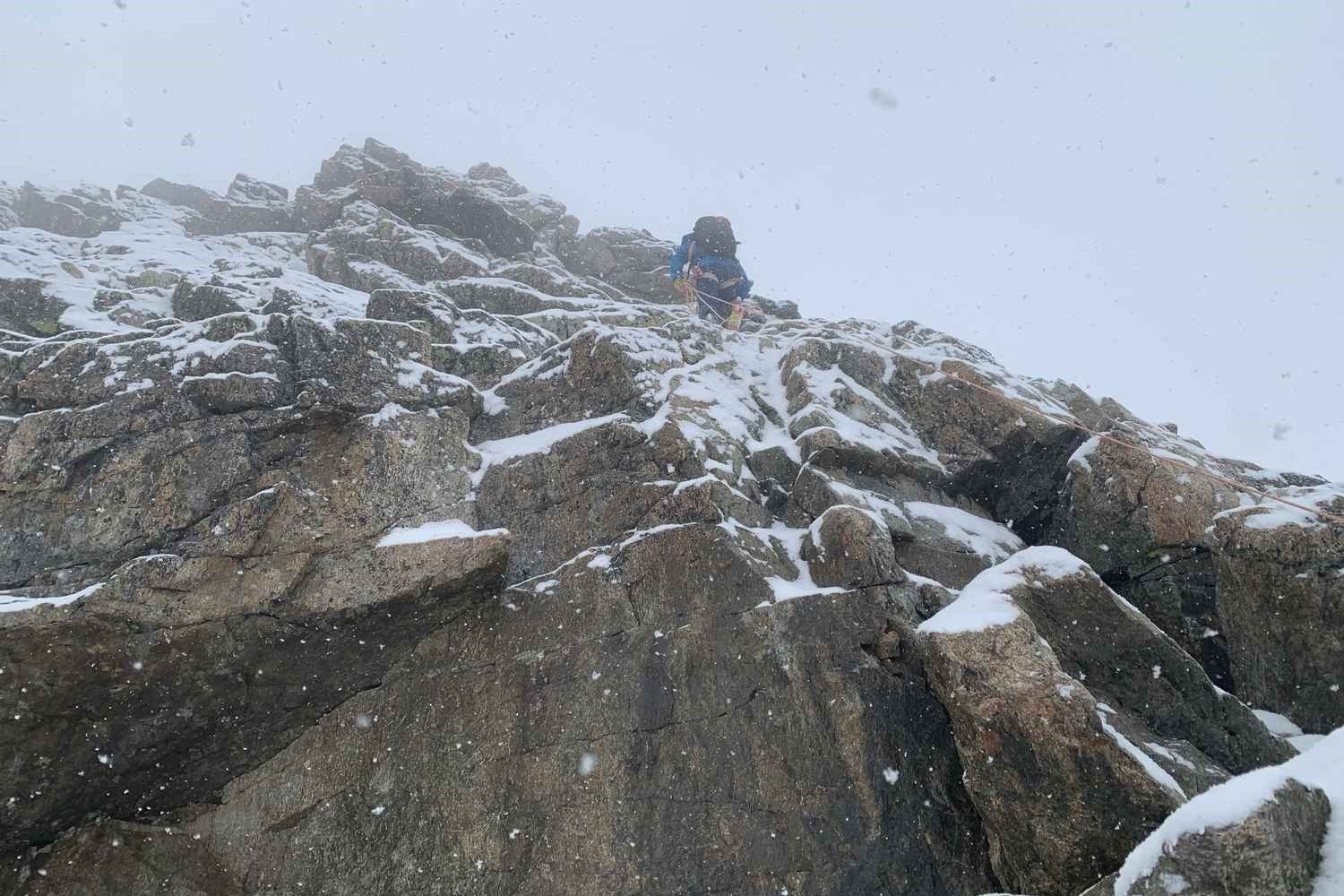 Klauteren in de mist op Piz Kesch